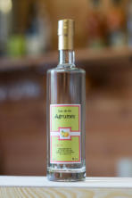 Eau de vie agrumes, mandarine et citron vert, pour accompagner les salades de fruits.