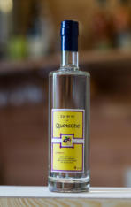 Eau de vie quetsche, provenant des terroirs alsaciens. 5 ans d’âge minimum