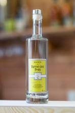 Eau de vie reine des près, arôme herbacé.