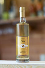 Liqueur de noix, belle note de noix fraiche au nez et en bouche.