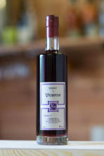 Liqueur de violette, arôme très dominant, belle discrétion en bouche